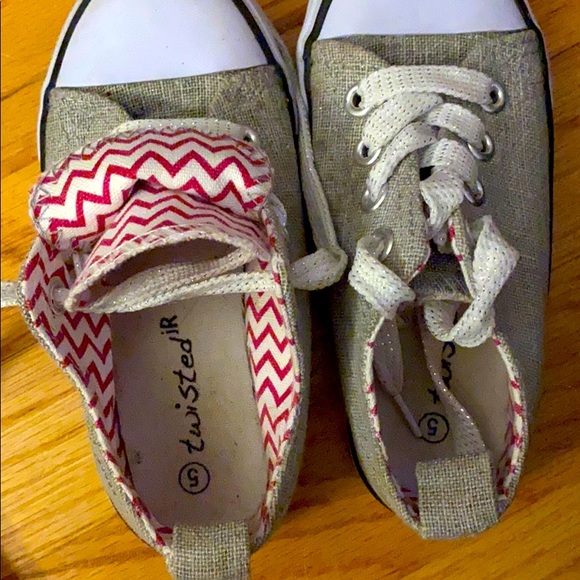 Twisted Jr off brand chuck style sneakers - Picture 3 of 4